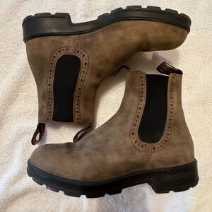 Blundstone Women’s Brown Chelsea Boots